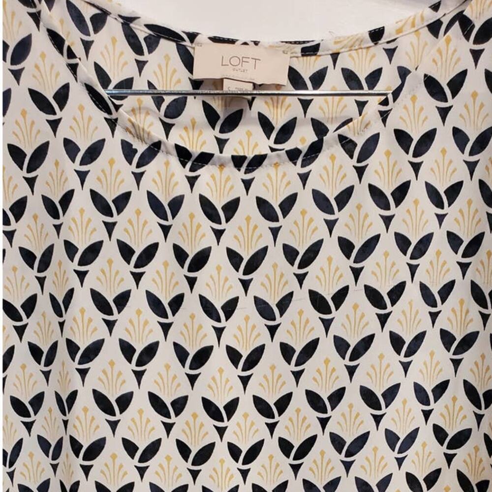 Loft Short Flutter Sleeve Light Weight Blouse Size Small - Picture 5 of 6